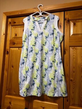 Golf Pebble Beach Printed Shift Dress. Golf Dress , 2 zipper pockets.